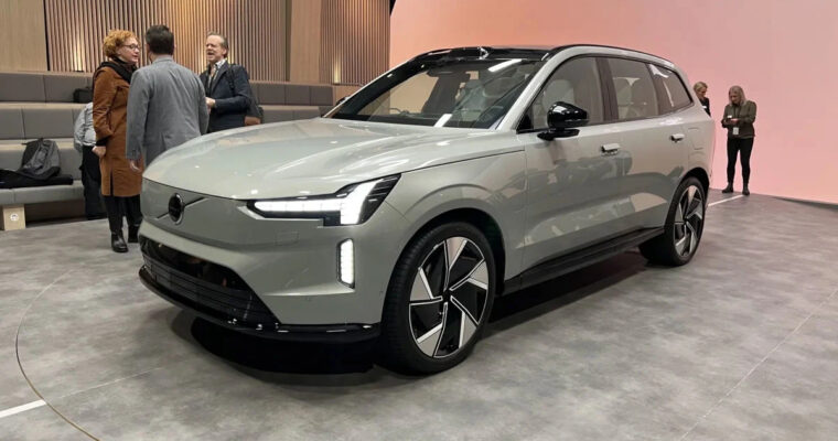 El Volvo EX90 2025 ahora es $3,300 más caro debido al costo de los materiales.