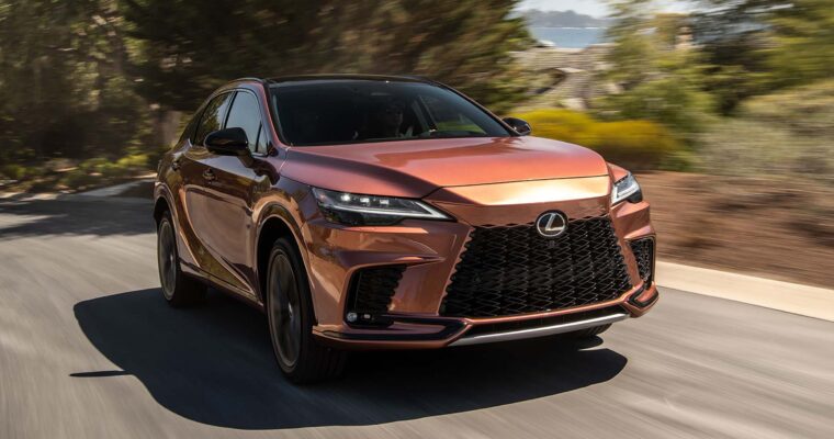 El Lexus RX500h F Sport 2025 recibe una edición limitada, sorprendentemente con un paquete de línea negra afilado.