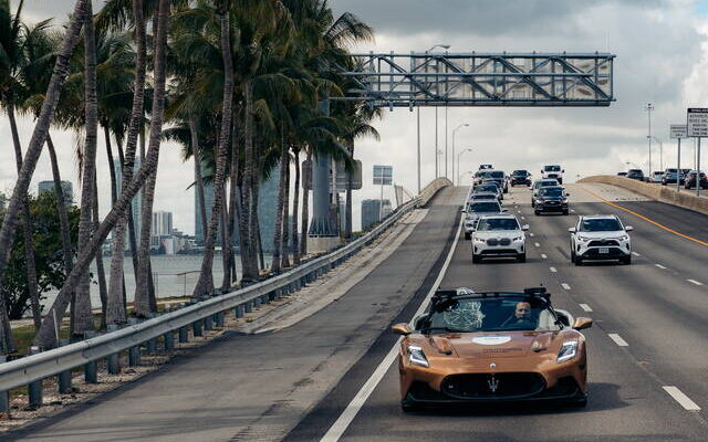 En Florida, si conduces demasiado rápido te meten en la cárcel.