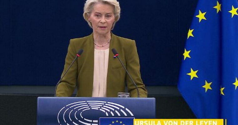 La presidenta de la UE: «Se necesita un coche eléctrico europeo».